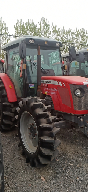 Используется высокая эффективность Massey Ferguson 110HP 1104 трактор