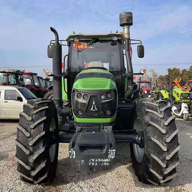 Используется четыре колеса DEUTZ-FAHR DF2104 Tractor